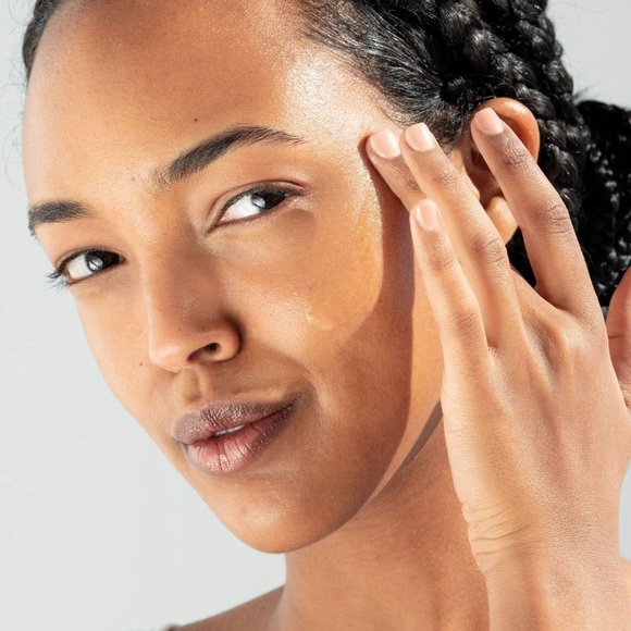 NIB BeautyBio The Daily Acid-free Vitamin C Brightening Serum 30 ml - Picture 4 of 10